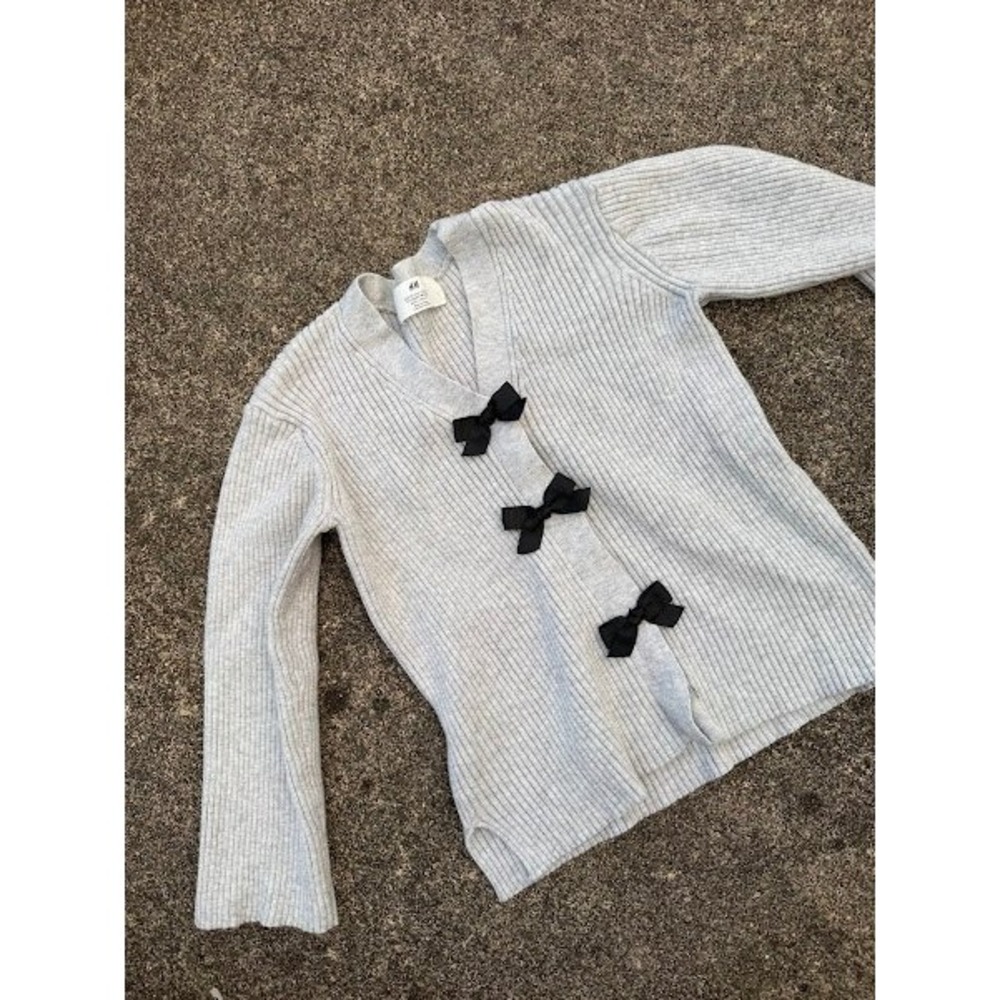 HM Girls Gray Ribbed Knit Cardigan with Black Bows Size 5-6Y V-Neck Sweater